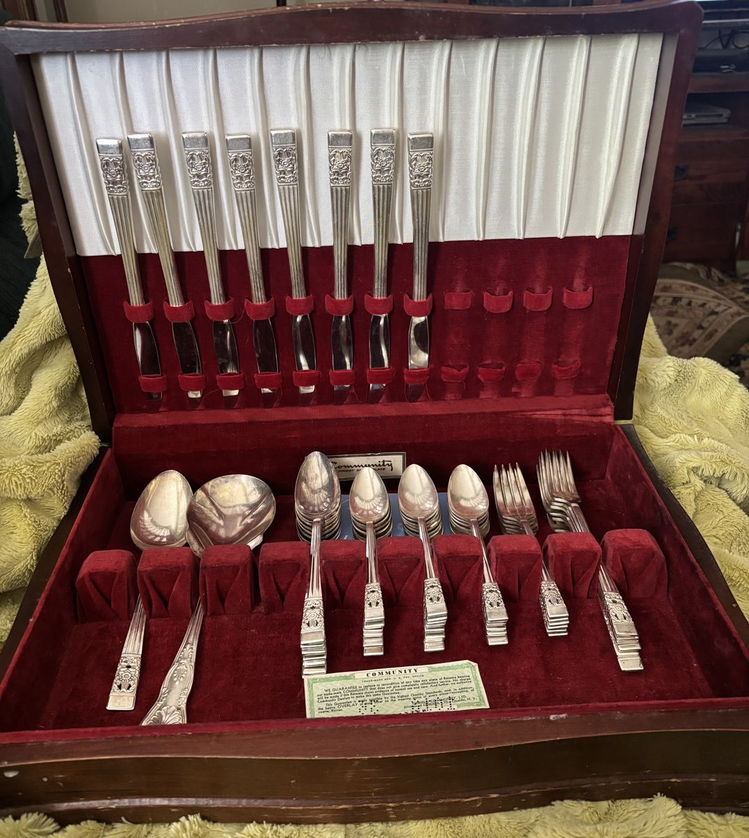 Vintage Oneida Community Silverplate Flatware Set with Wooden Storage Chest