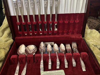 Vintage Oneida Community Silverplate Flatware Set with Wooden Storage Chest