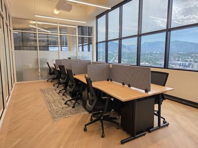 30% Collaborate, Network & Grow! | Coworking Special at Spaces 250 Tower