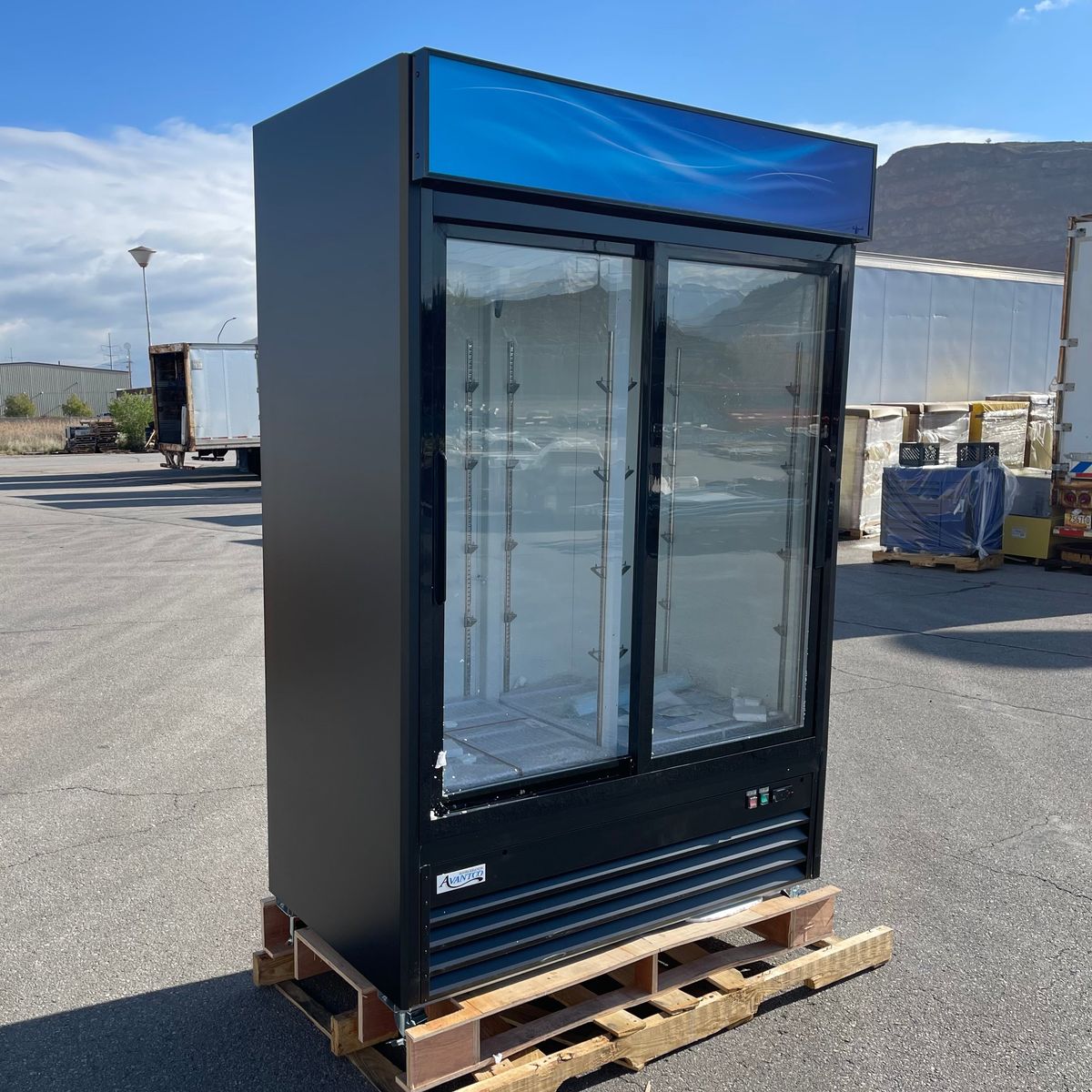 AVANTCO Sliding Glass Door Merchandiser Refrigerator w/ Led Lighting 78”x54”x31” Black 178GDS47HCB (NEW - Right Side Dent)