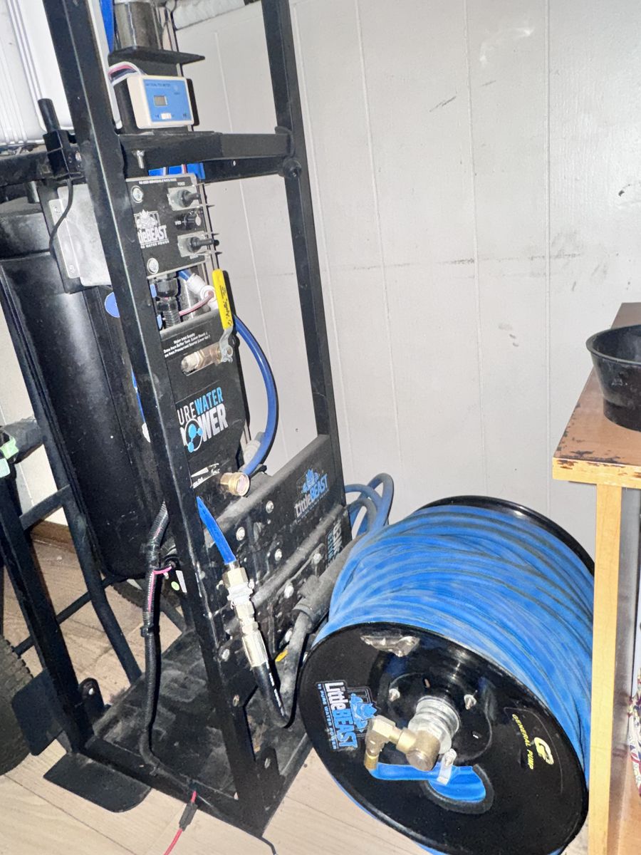 Pure water machine, with water feed pole