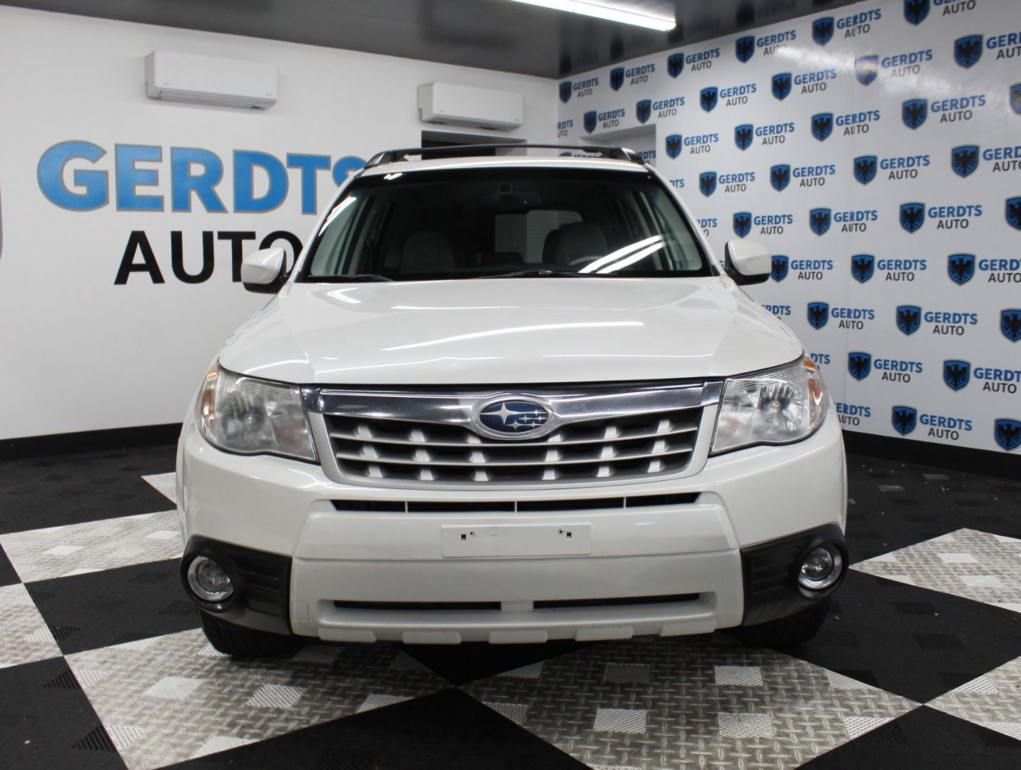 Main image 6