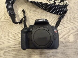 Canon EOS REBEL T5 Bundle with extra lenses