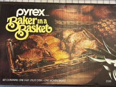 Classic Holiday vintage Pyrex Baker In A Basket + box