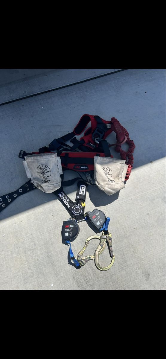 3M full body safety harness, twin leg self retracting lifeline, bags, pro stretch lanyard.