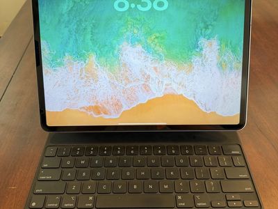 12.9 Apple iPad Pro (3rd Gen) 512G, cellular, with Magic Keyboard Case and Apple Pencil - Used Excellent Condition