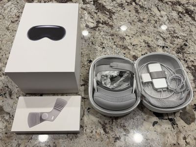 Apple Vision Pro 1TB + Extras