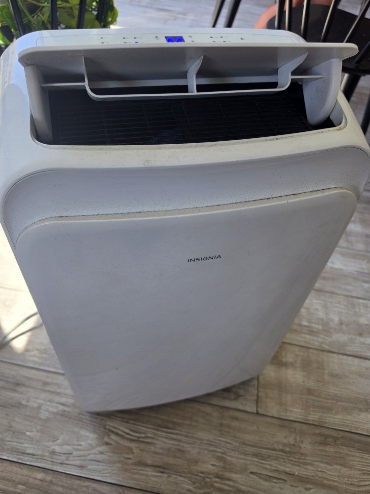 Insignia 12,000 BTU Portable Air Conditioner (White)