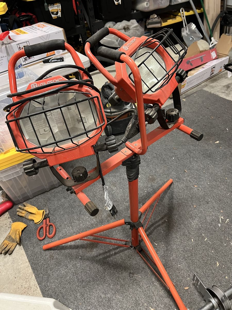 Utilitech Twin Head Work Light with Tripod Stand - 1000W Halogen - Bright and Portable