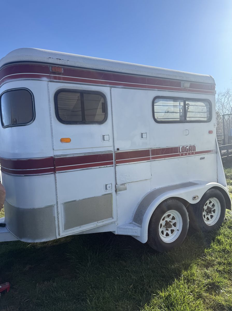 2-Horse Logan Coach Trailer