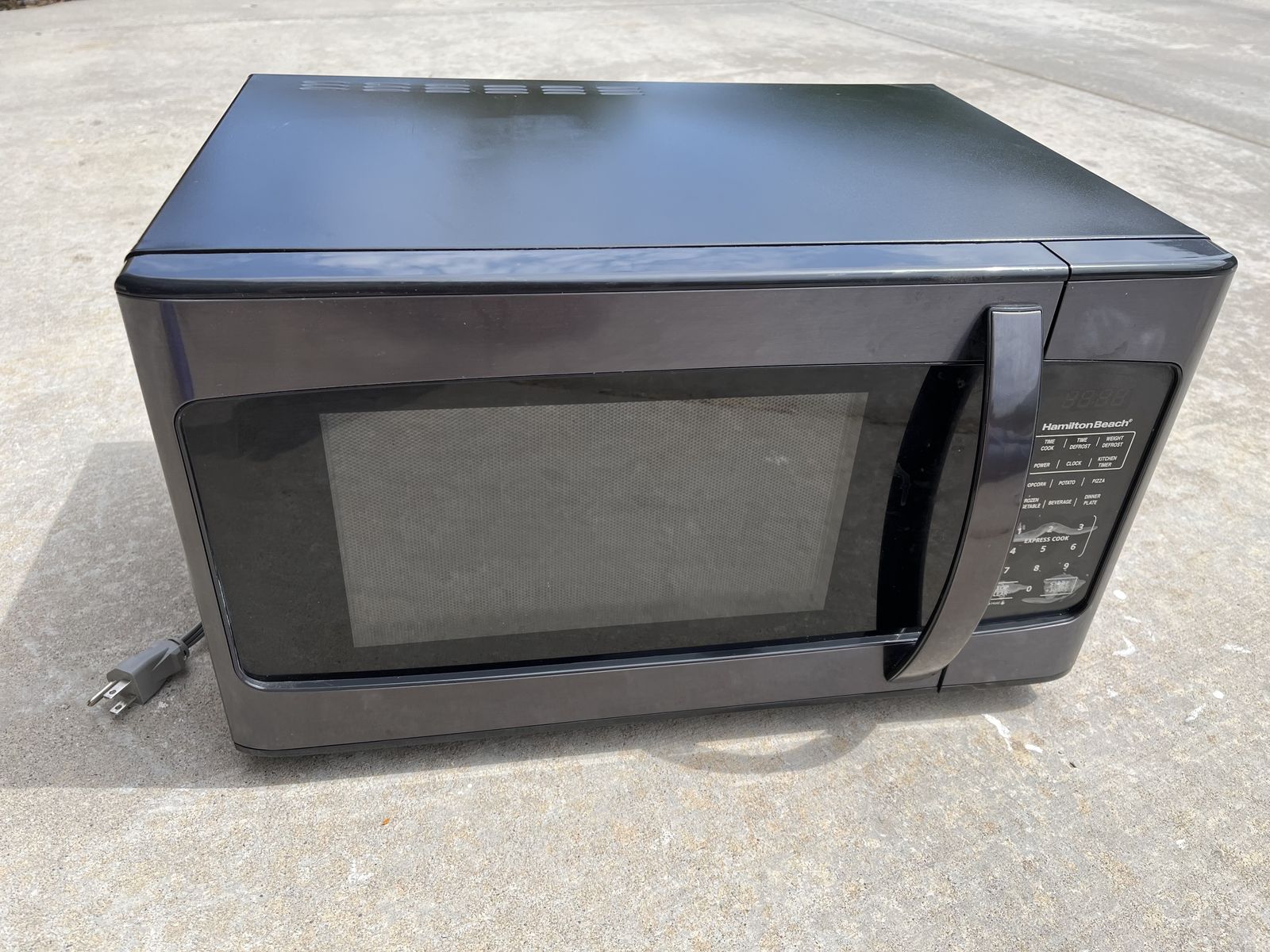 Hamilton Beach Countertop Microwave Oven 1500 W - Black, Used