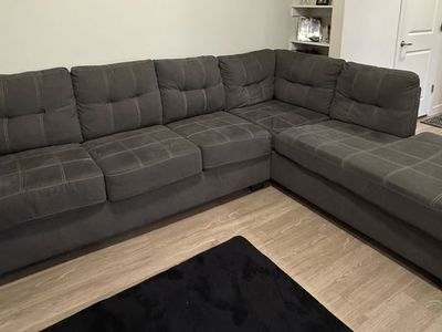 Maier Charcoal Gray Sectional with Chaise – from RC Willey