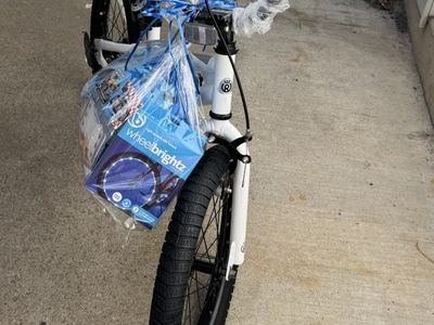 New Royal Baby 18 Kid Bike, Helmet Lights & Plate