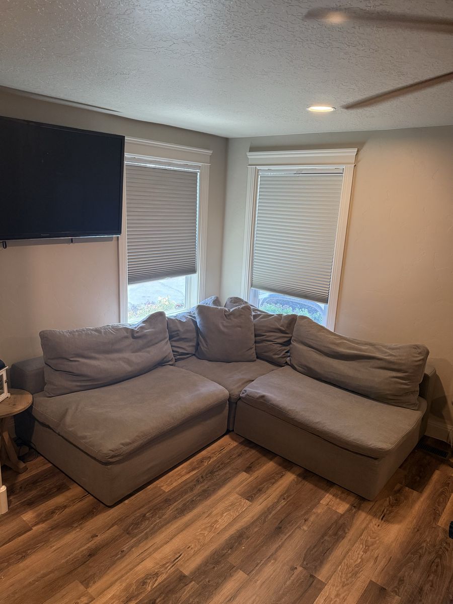 Used Grey Modular Sectional Sofa with Plush Cushions - Customizable Configuration