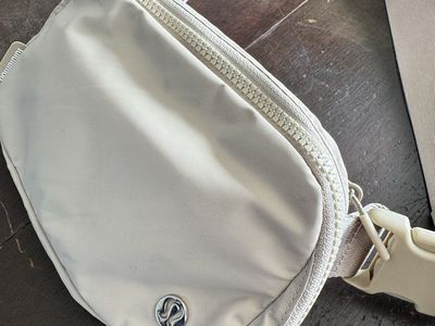 Lululemon Everywhere Crossbody Bag Women's $18