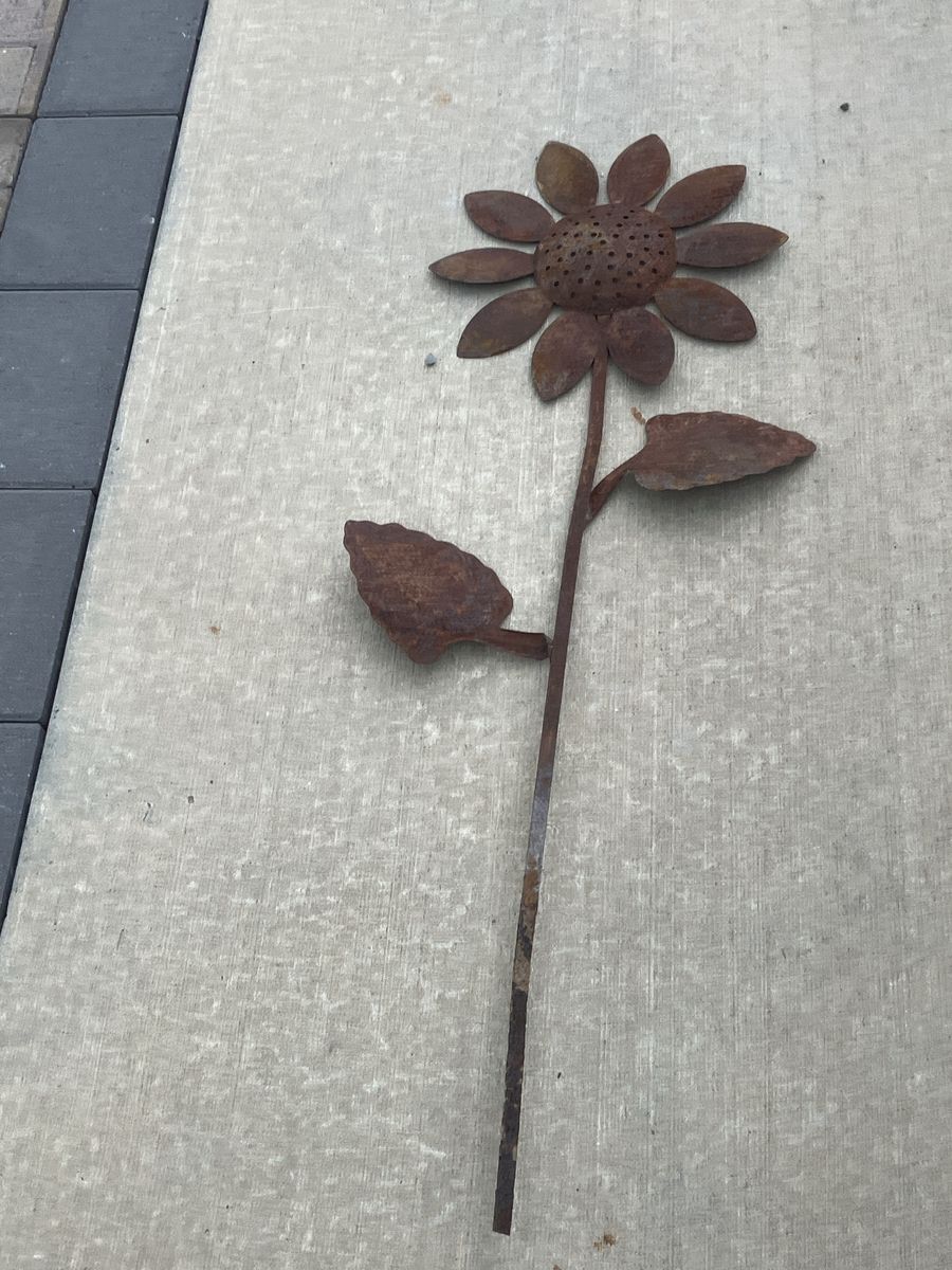 Rustic Metal Sunflower Garden Stake Yard Art Vintage Style