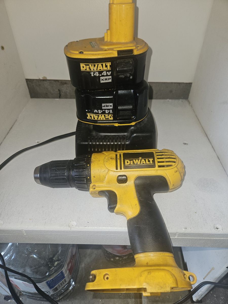 14V DEWALT DRILL