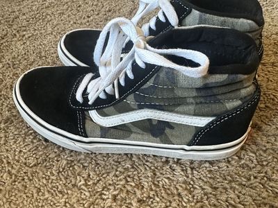 Vans Camo Size 4