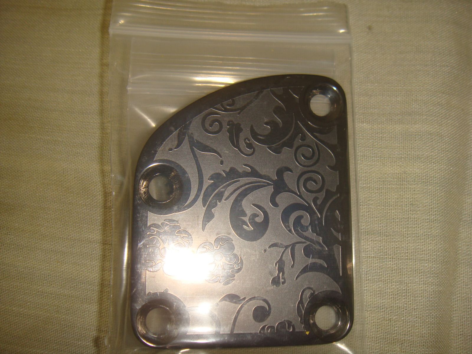 OVSAL R-1001-FS-BK STAINLESS STEEL ENGRAVED ELECTRIC GUITAR 4 BOLT CURVED JOINT NECK PLATE