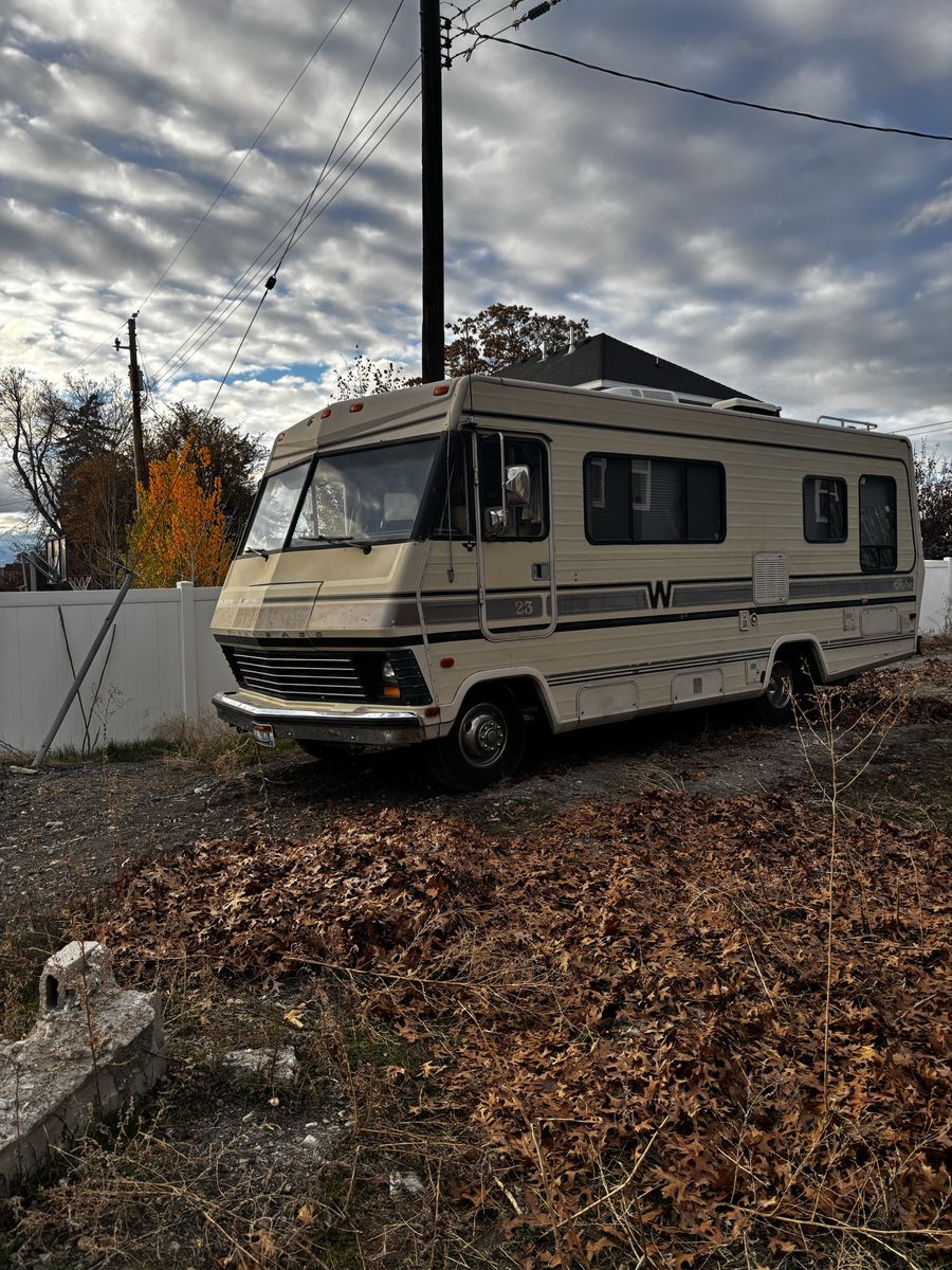 1984 Winnebago Chieftain 23RG