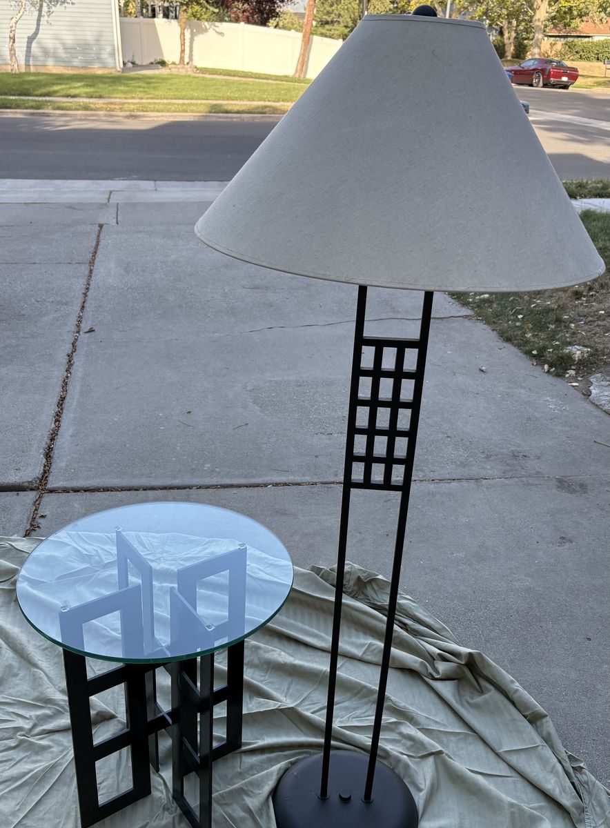 Floor lamp + table