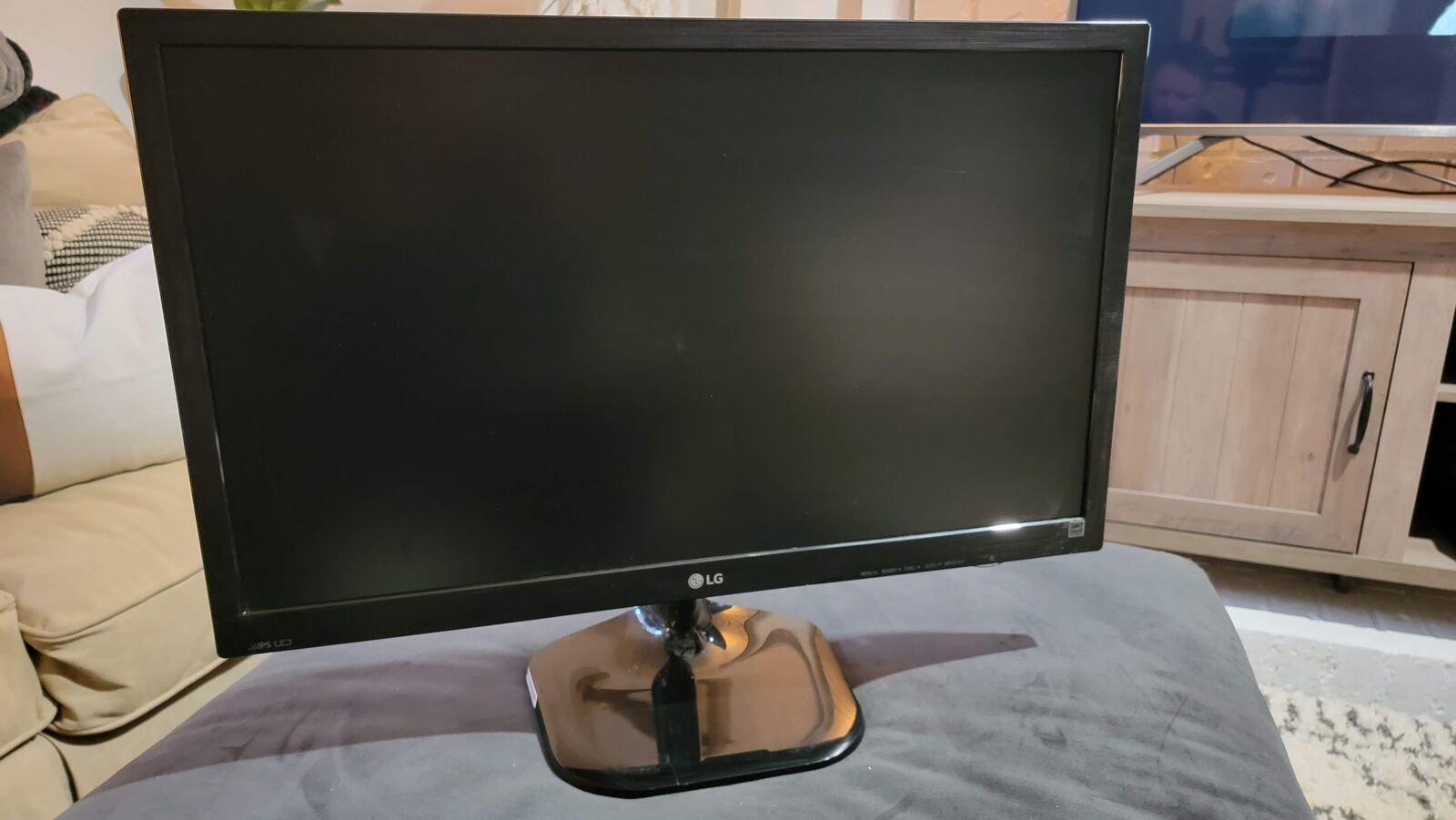 LG 27" 1080p FullHD monitor