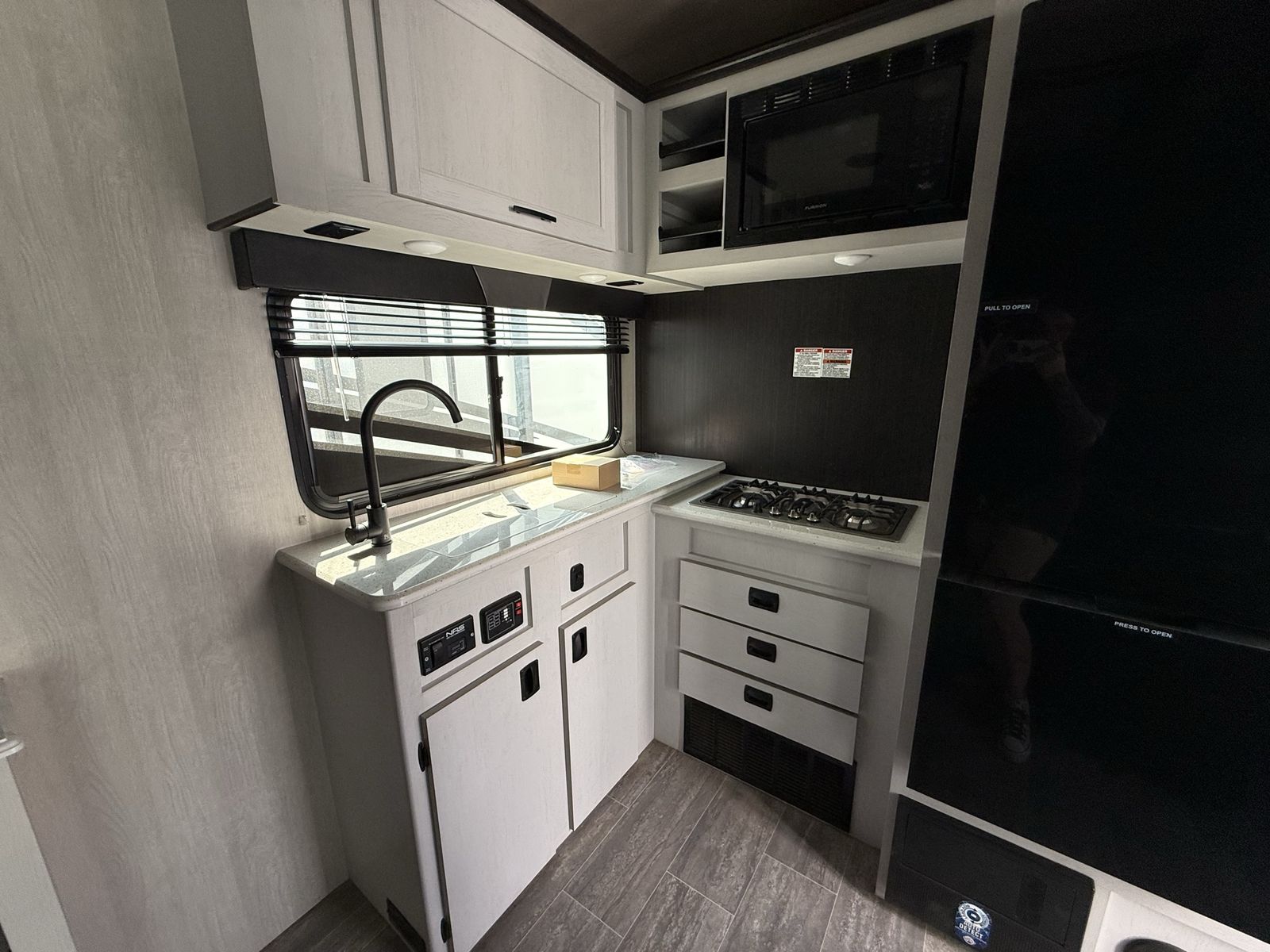 Main image 6