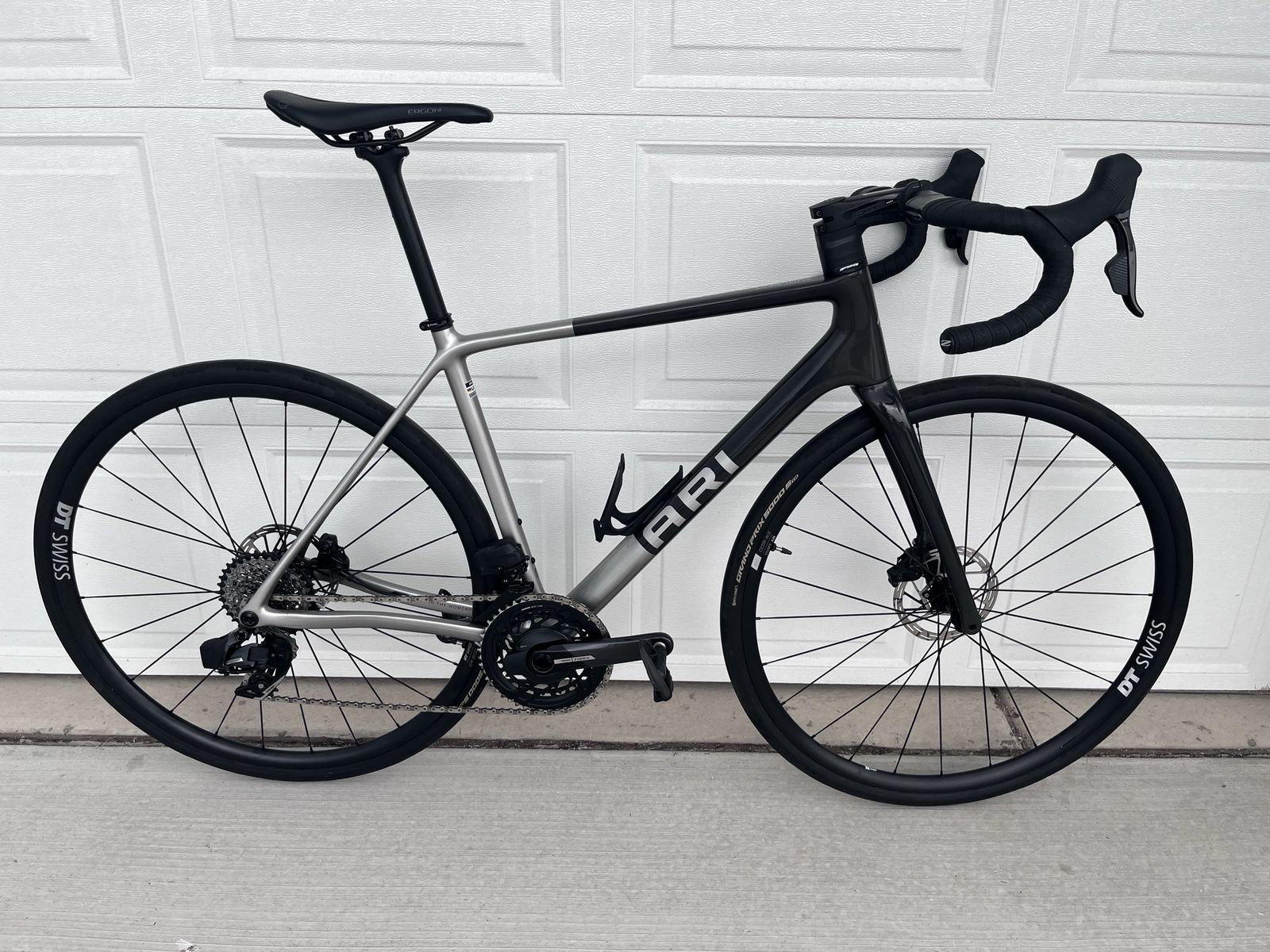 Ari Suncrest SL Pro Road Bike – SRAM Force AXS Build - Medium – Excellent Condition