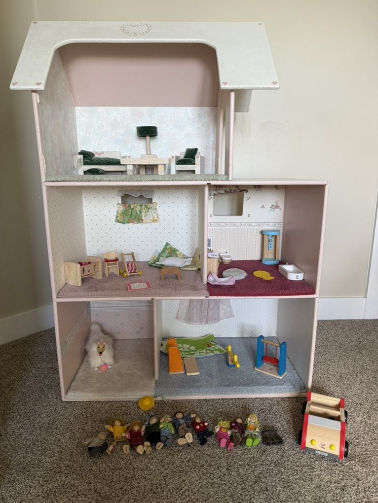 Dollhouse With Accessories