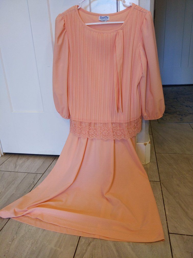 Vintage 80s Sandi Dee Peach Pleated Lace Trim Dress Size 9/10 Made in USA - 100% Polyester
