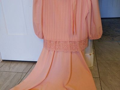 Vintage 80s Sandi Dee Peach Pleated Lace Trim Dress Size 9/10 Made in USA - 100% Polyester