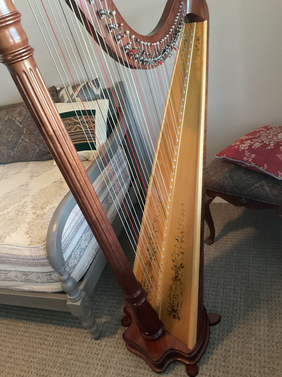 Lyon & Healy Prelude 40 lever harp