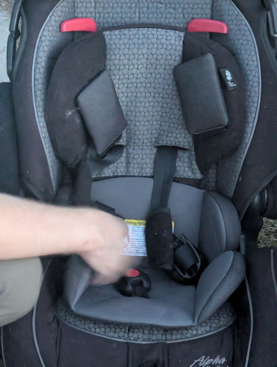 Infant to toddler car seat. Convertible
