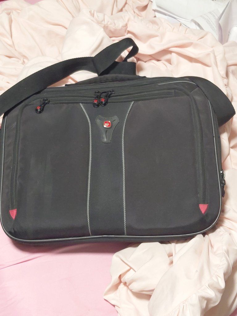 SwissGear Black Messenger Bag / Laptop Briefcase with Shoulder Strap