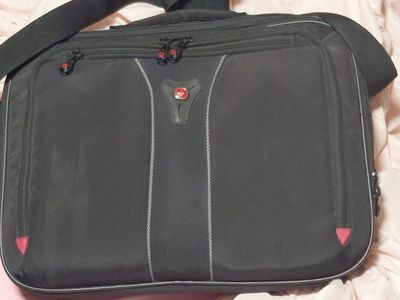 SwissGear Black Messenger Bag / Laptop Briefcase with Shoulder Strap