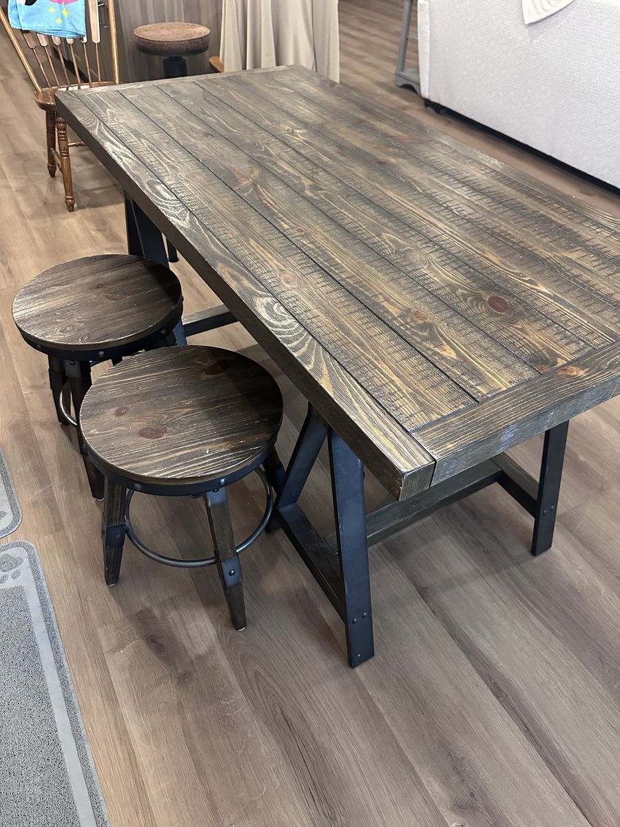 Adjustable height Dining room table with 3 adjustable height stools