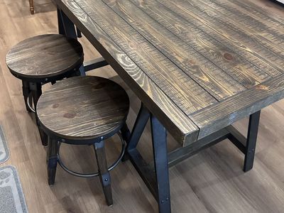 Adjustable height Dining room table with 3 adjustable height stools