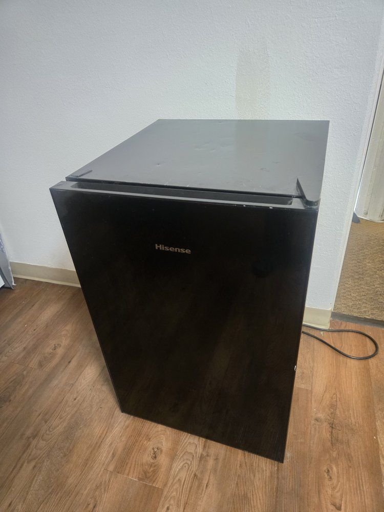 Hisense Black Compact Mini Refrigerator - Used Good Condition
