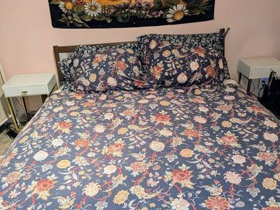 Queen bed set- mattress, adjustable bed base and bed frame