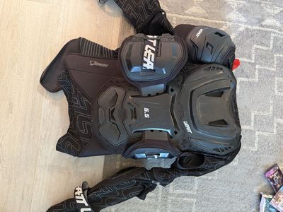 Leatt 5.5 Body Armor large