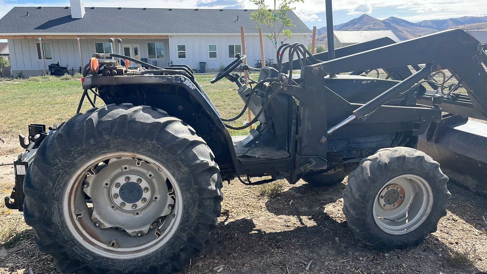 1993 Awd Massey Furgerson 1180 52 hp diesel with frontend loader