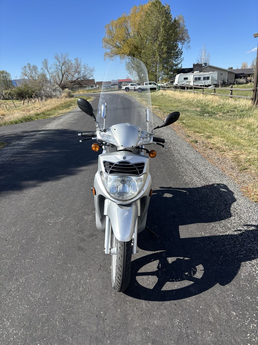 Motorcycle SYM HD 200 scooter