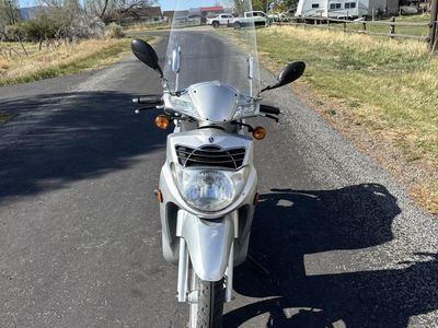Motorcycle SYM HD 200 scooter
