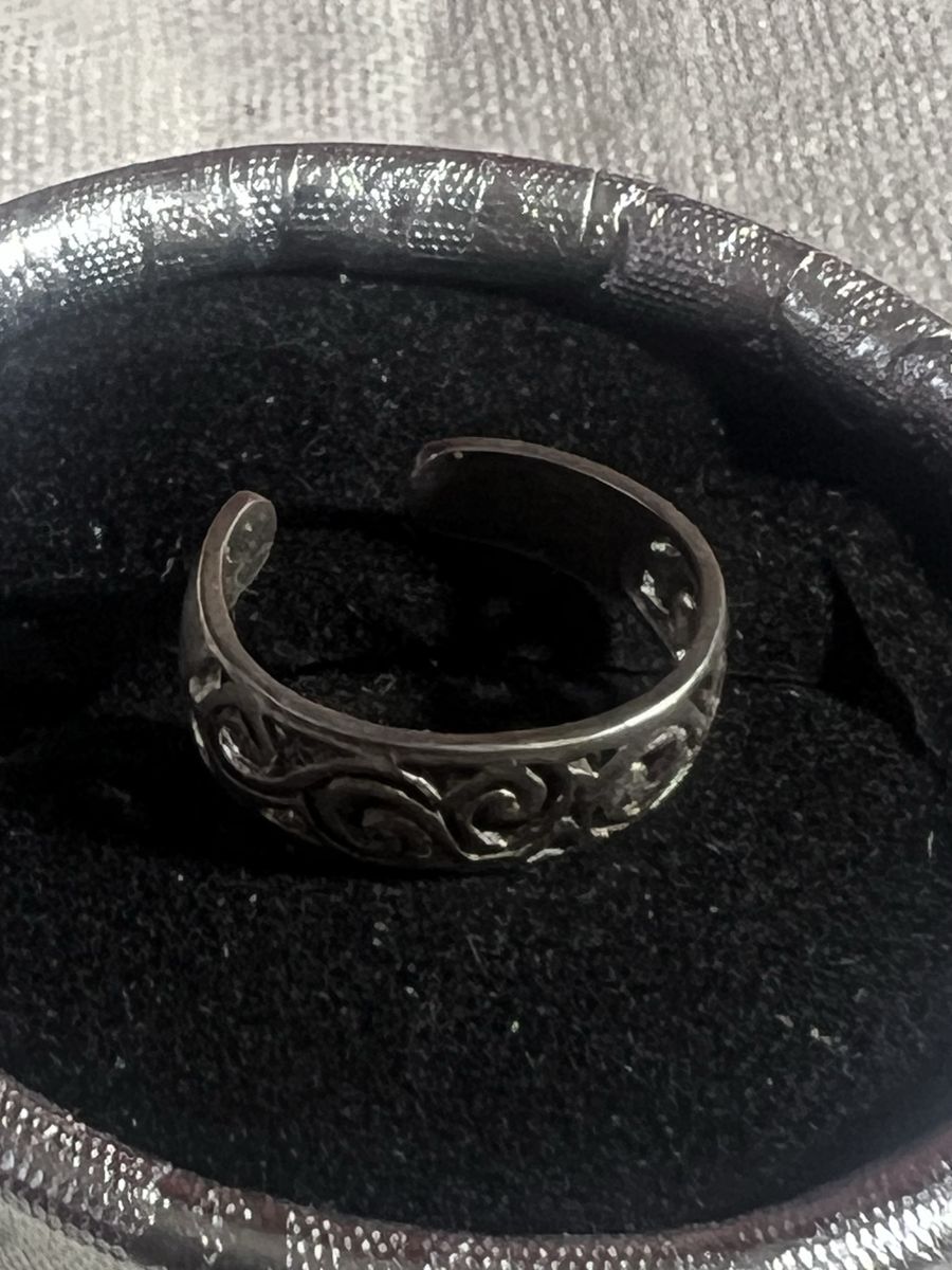 Ornate Silver Tone Adjustable Toe Ring with Swirl Design