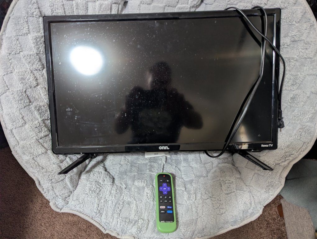 Onn. 24-inch Roku Smart TV with Remote - Used, Good Condition