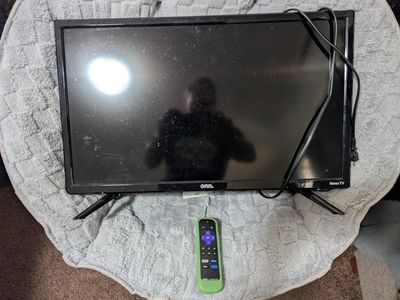 Onn. 24-inch Roku Smart TV with Remote - Used, Good Condition