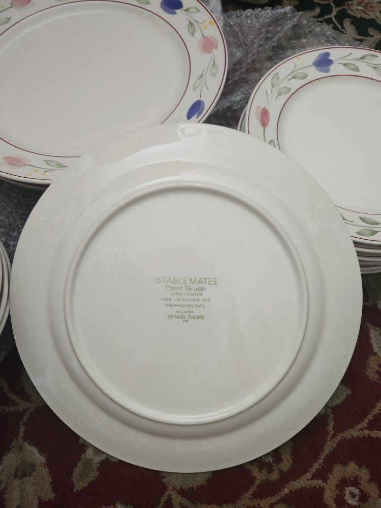 Table Mates Spring Tulips Hand-Painted Dinnerware Set