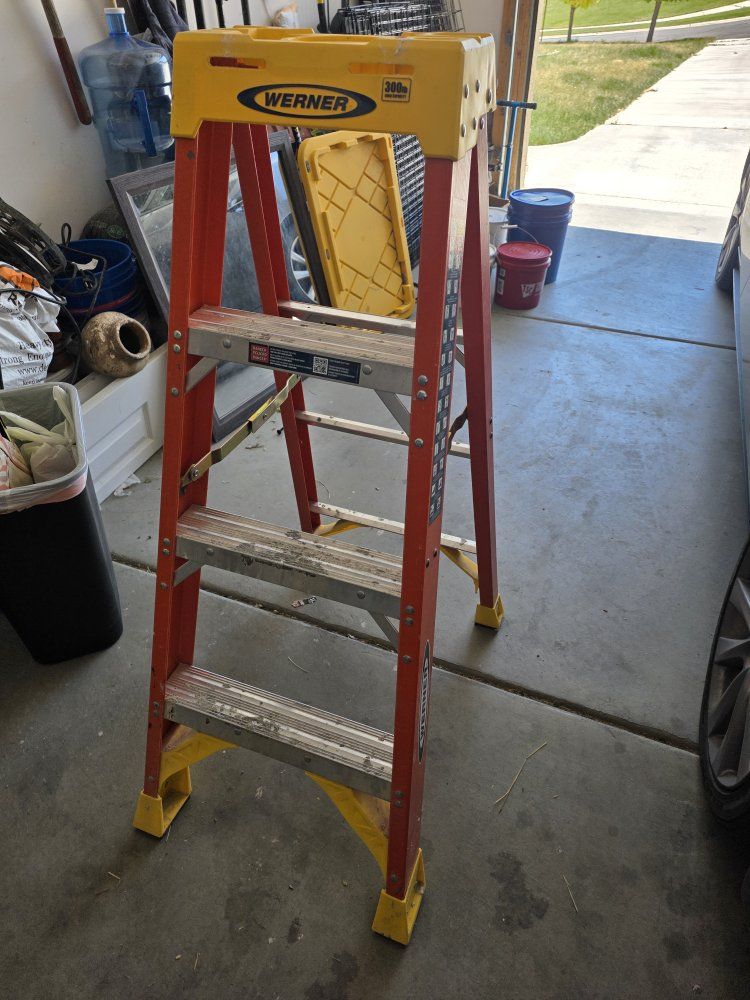 Werner NXTIA04 4ft 300lb Type IA Grade 1 Fiberglass Platform Ladder
