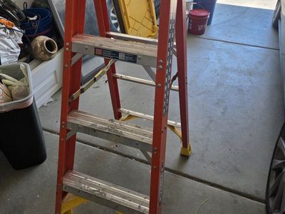 Werner NXTIA04 4ft 300lb Type IA Grade 1 Fiberglass Platform Ladder