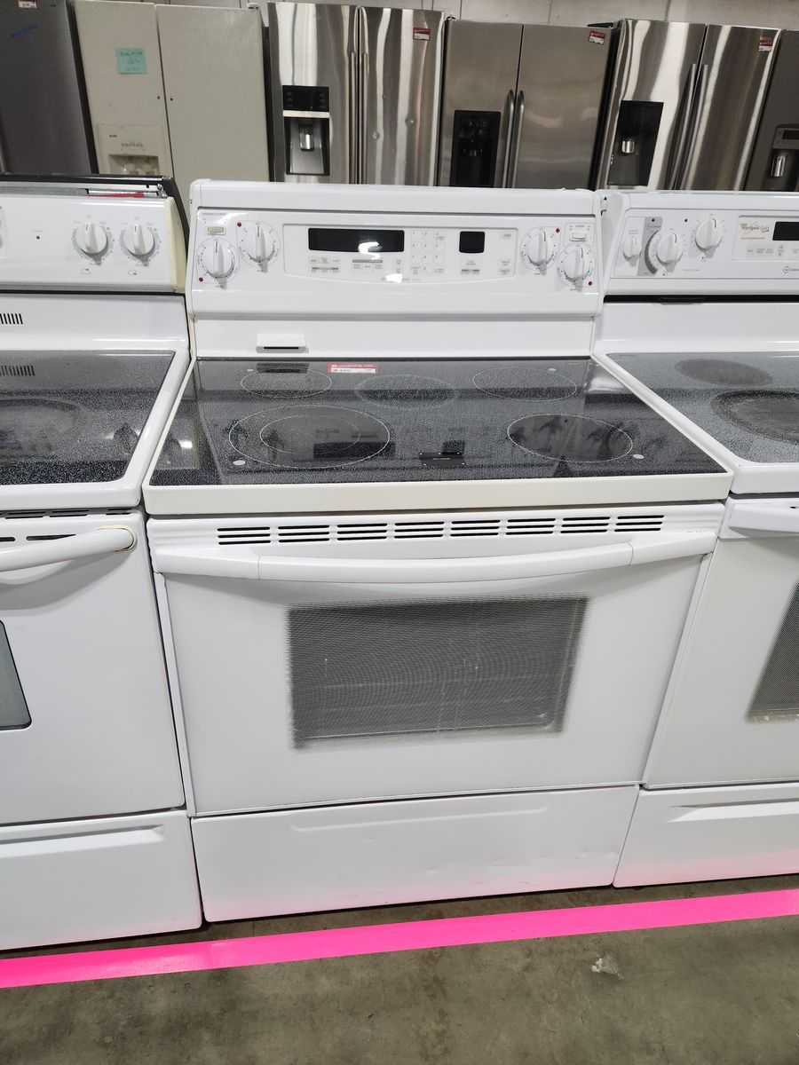 BEAUTIFUL KITCHENAID WHITE GLASS TOP RANGE! W-WARRANTY